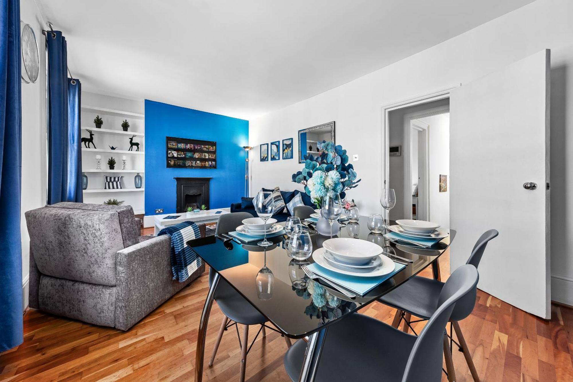 Balcony Blue Theme 1 Bedroom Central London Luxury Flat Near Hyde Park! Accommodates Up To 6! Double Sofa Bed And Next To Station! ภายนอก รูปภาพ