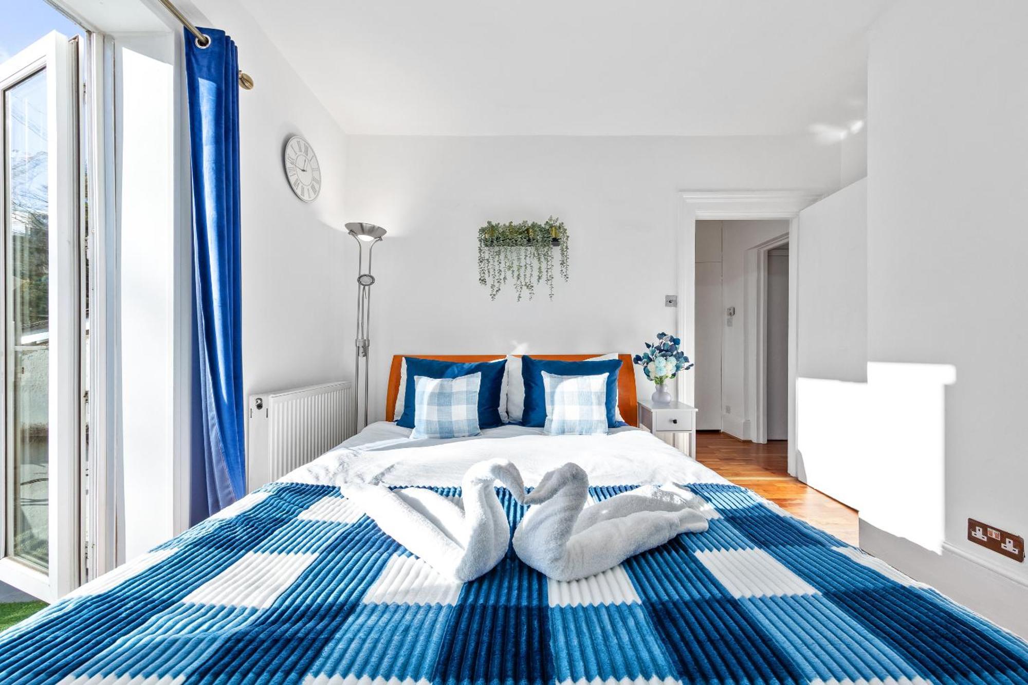 Balcony Blue Theme 1 Bedroom Central London Luxury Flat Near Hyde Park! Accommodates Up To 6! Double Sofa Bed And Next To Station! ภายนอก รูปภาพ