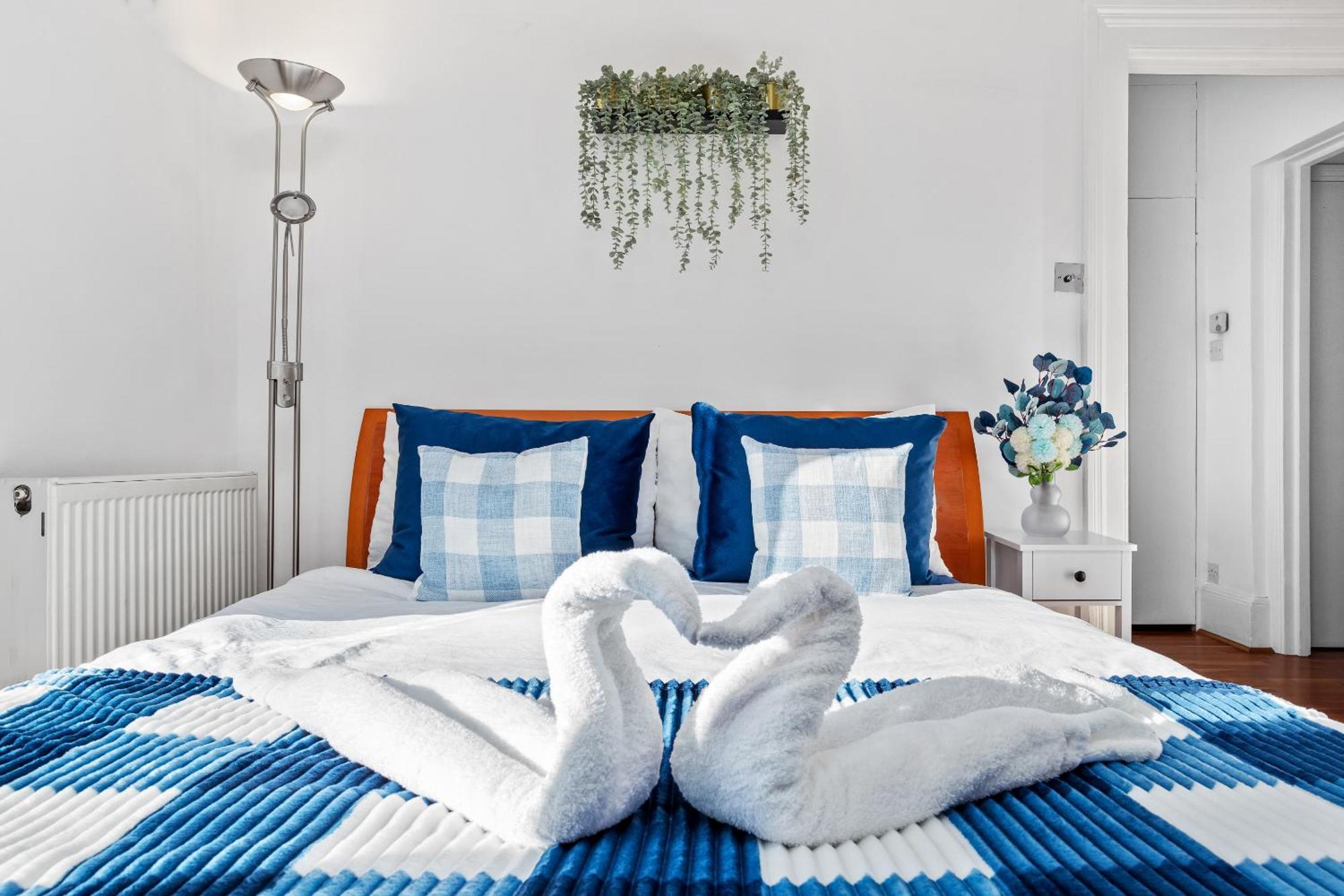 Balcony Blue Theme 1 Bedroom Central London Luxury Flat Near Hyde Park! Accommodates Up To 6! Double Sofa Bed And Next To Station! ภายนอก รูปภาพ