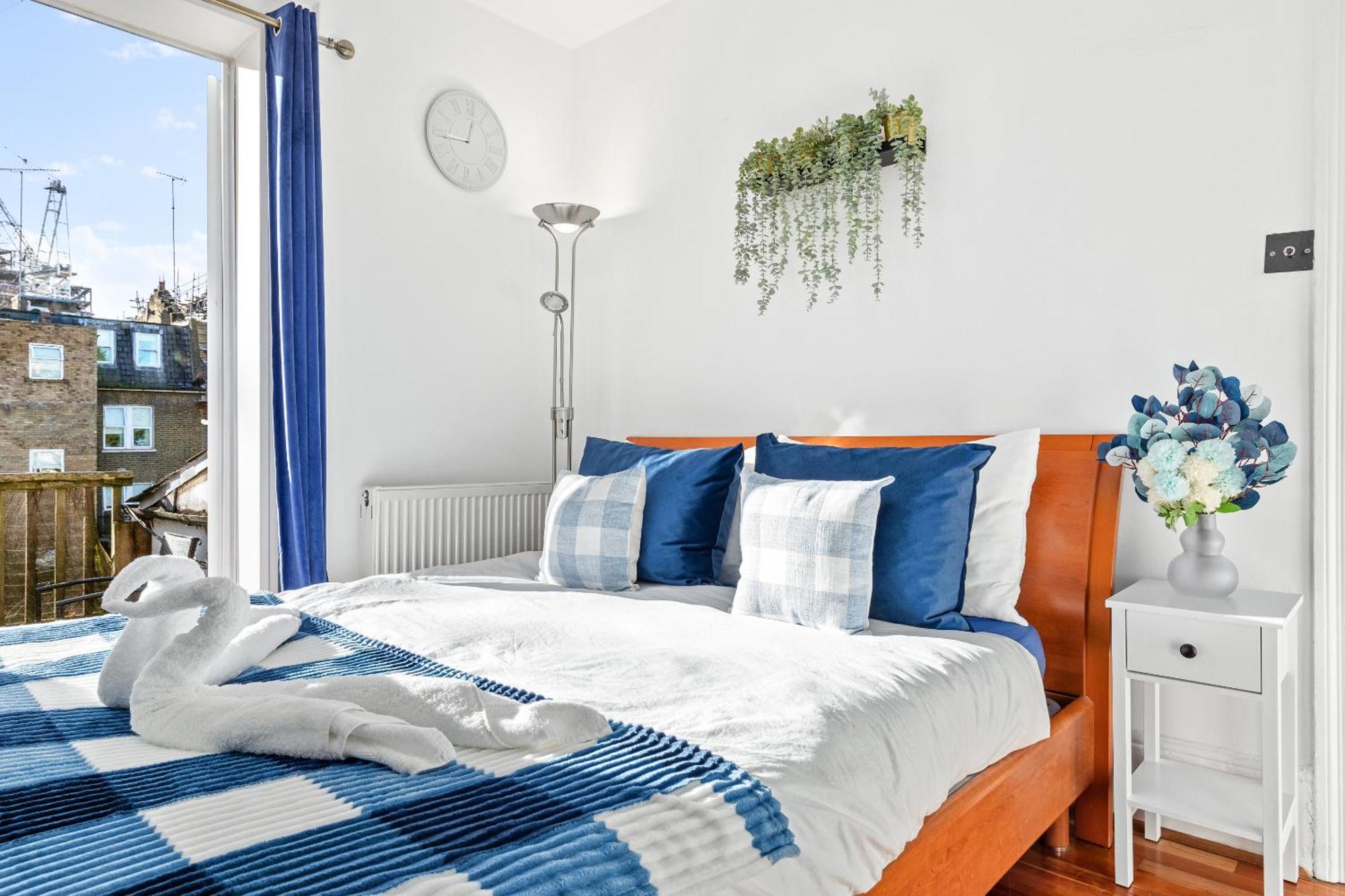 Balcony Blue Theme 1 Bedroom Central London Luxury Flat Near Hyde Park! Accommodates Up To 6! Double Sofa Bed And Next To Station! ภายนอก รูปภาพ