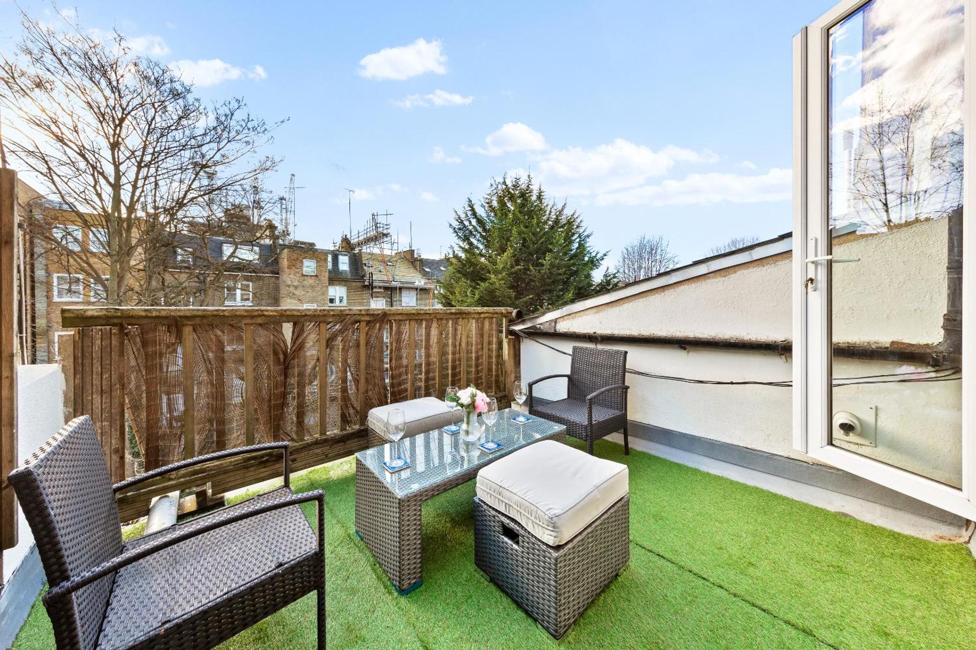 Balcony Blue Theme 1 Bedroom Central London Luxury Flat Near Hyde Park! Accommodates Up To 6! Double Sofa Bed And Next To Station! ภายนอก รูปภาพ