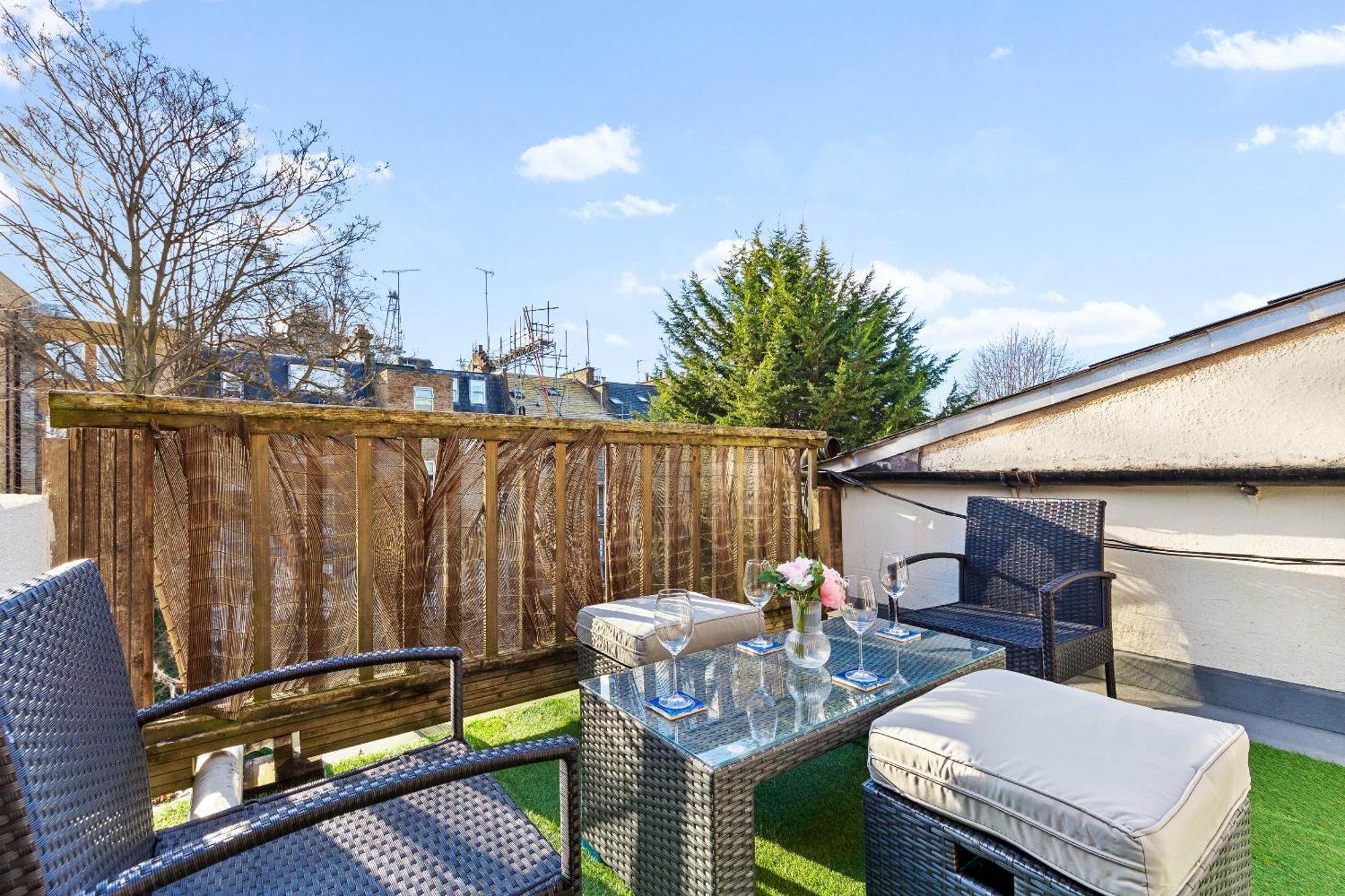 Balcony Blue Theme 1 Bedroom Central London Luxury Flat Near Hyde Park! Accommodates Up To 6! Double Sofa Bed And Next To Station! ภายนอก รูปภาพ