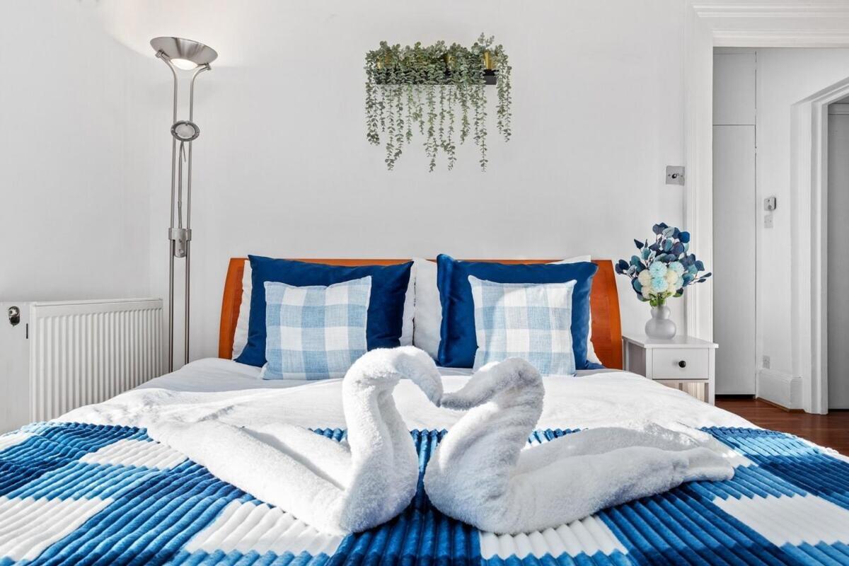 Balcony Blue Theme 1 Bedroom Central London Luxury Flat Near Hyde Park! Accommodates Up To 6! Double Sofa Bed And Next To Station! ภายนอก รูปภาพ